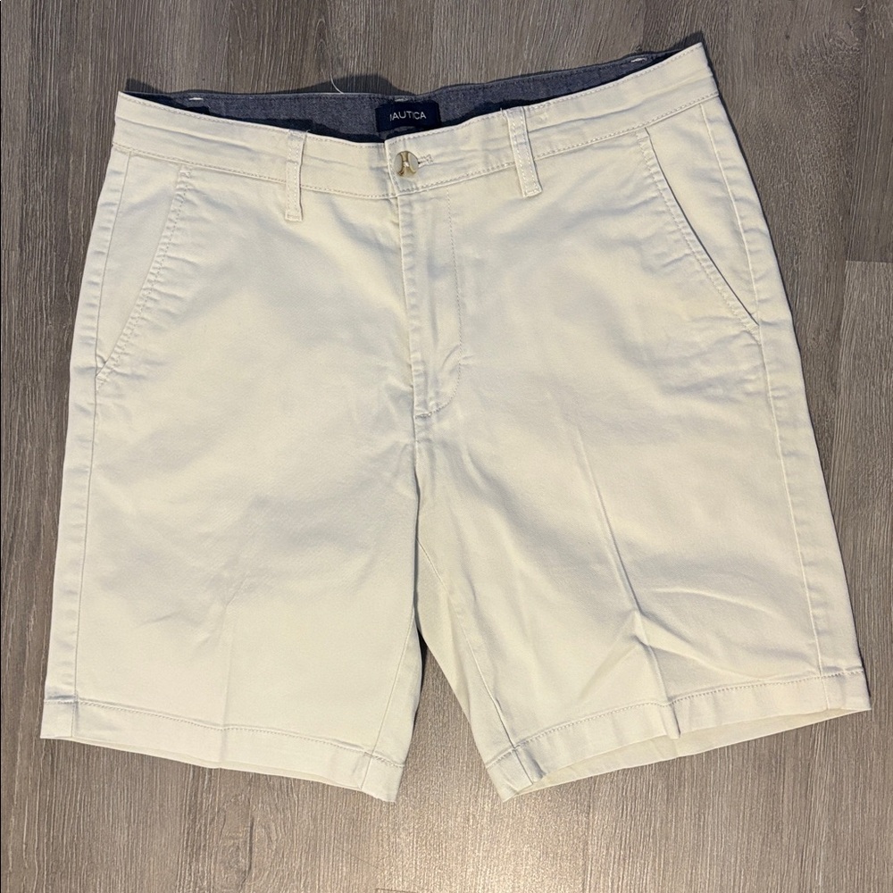 Men’s Nautica The Deck Short, classic fit, stretch, size 32 (one of 5 pairs)